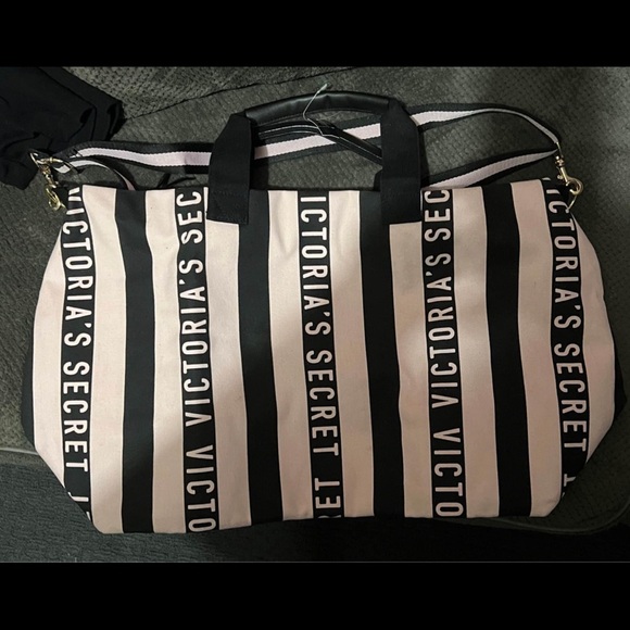 Iconic Stripe Pink Weekender Bag | Victoria Victoria’s Secret Iconic Weekender Tote Bag Pink Black Stripe NWT